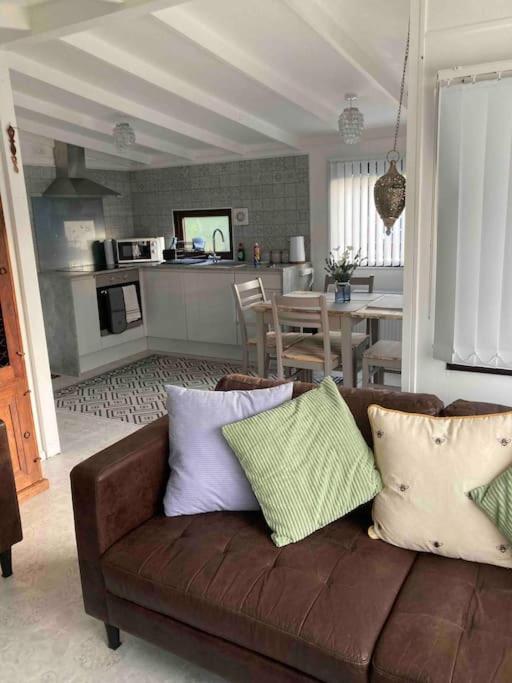 Cwtch Cymru Lodge 7F Caer Beris Holiday Lodge Park Билт-Уэлс Экстерьер фото